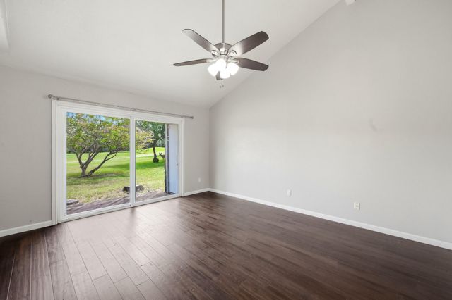 18 Country LN, Wimberley, TX 78676