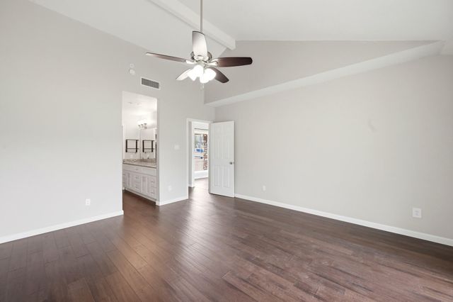 18 Country LN, Wimberley, TX 78676