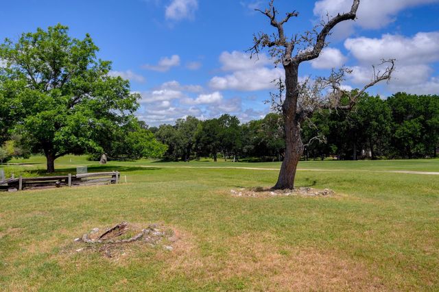 18 Country LN, Wimberley, TX 78676