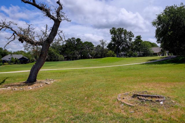 18 Country LN, Wimberley, TX 78676
