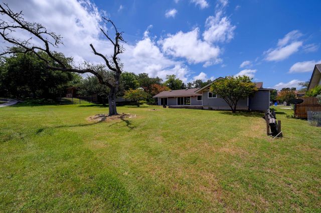18 Country LN, Wimberley, TX 78676