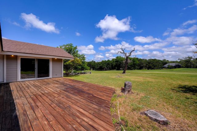 18 Country LN, Wimberley, TX 78676