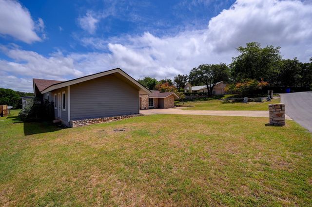 18 Country LN, Wimberley, TX 78676