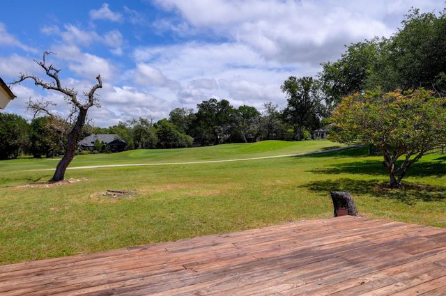 18 Country LN, Wimberley, TX 78676