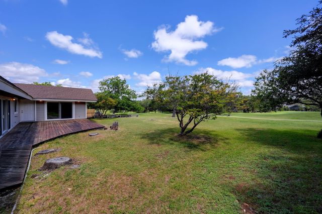 18 Country LN, Wimberley, TX 78676