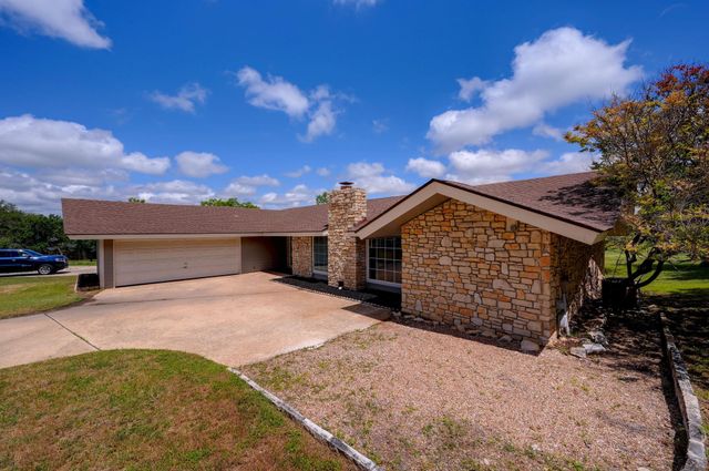 18 Country LN, Wimberley, TX 78676