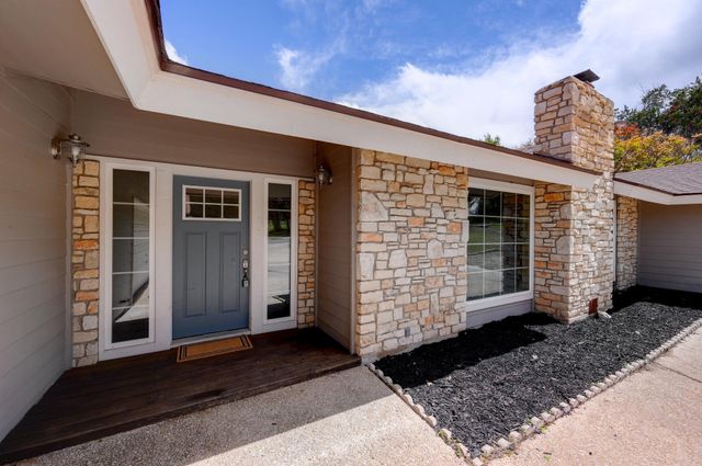 18 Country LN, Wimberley, TX 78676
