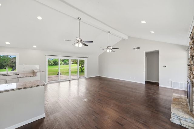 18 Country LN, Wimberley, TX 78676