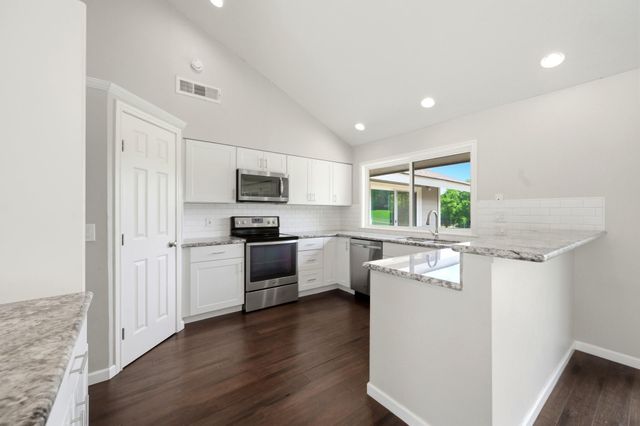 18 Country LN, Wimberley, TX 78676