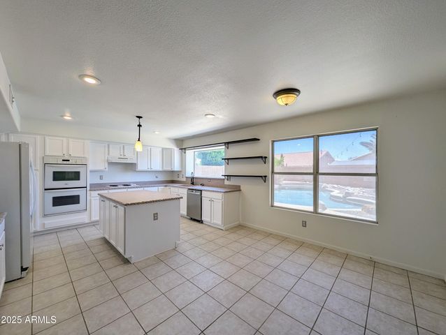 12425 W ENCANTO Boulevard, Avondale, AZ 85392