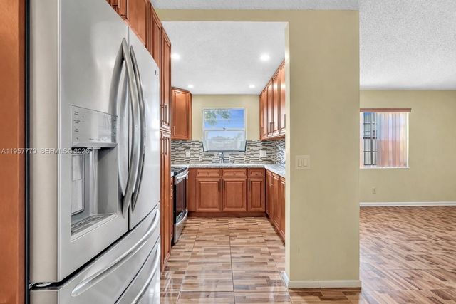 160 Markham H 160, Deerfield Beach, FL 33442