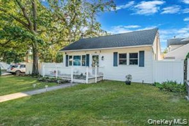 32 Pine Tree Drive, Shirley, NY 11967