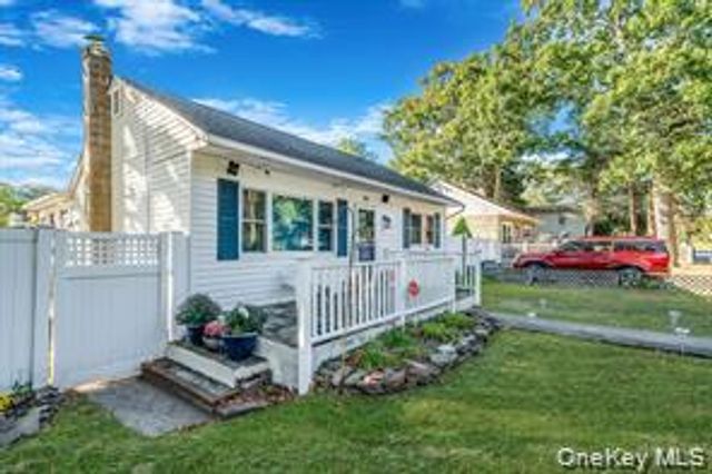32 Pine Tree Drive, Shirley, NY 11967