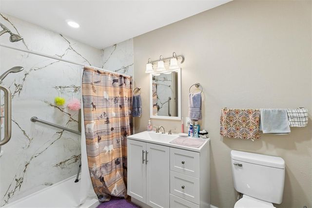 124 S 4th Street, Mcloud, OK 74851