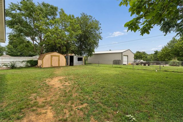 124 S 4th Street, Mcloud, OK 74851