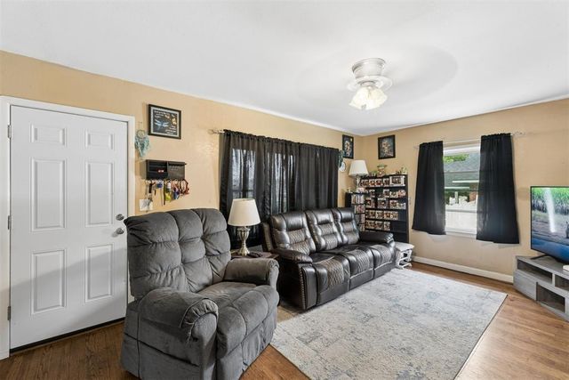 124 S 4th Street, Mcloud, OK 74851