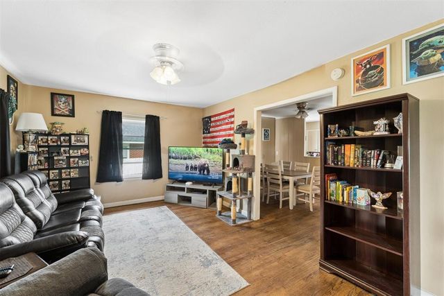 124 S 4th Street, Mcloud, OK 74851