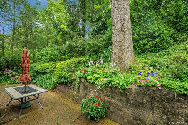 44 Hillside Lane, New Rochelle, NY 10804
