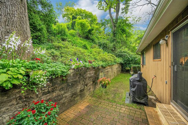 44 Hillside Lane, New Rochelle, NY 10804