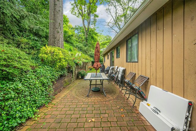 44 Hillside Lane, New Rochelle, NY 10804