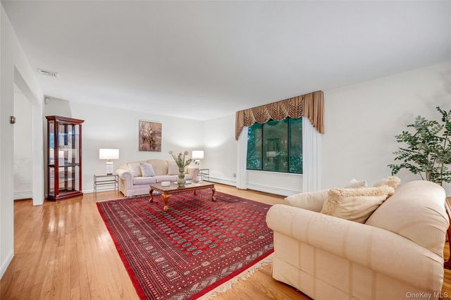 44 Hillside Lane, New Rochelle, NY 10804