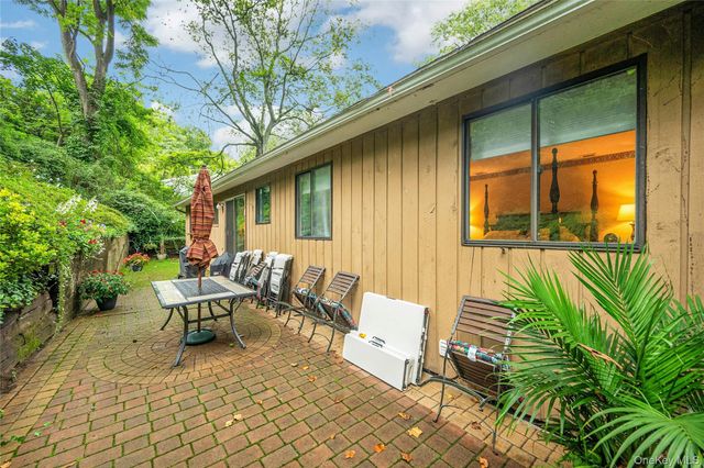 44 Hillside Lane, New Rochelle, NY 10804