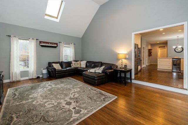 142 River Rd, Pepperell, MA 01463