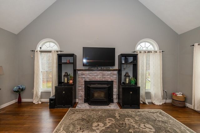 142 River Rd, Pepperell, MA 01463