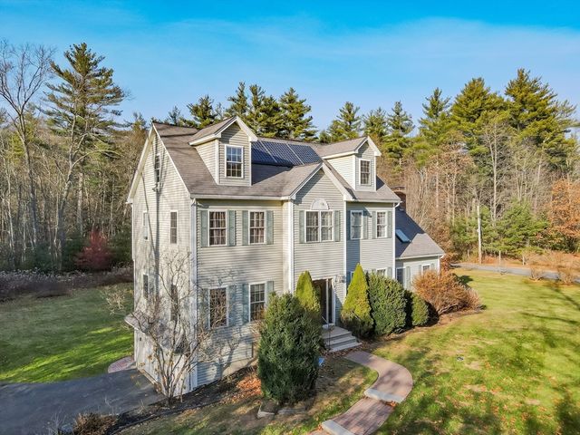142 River Rd, Pepperell, MA 01463