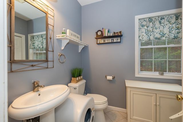 142 River Rd, Pepperell, MA 01463