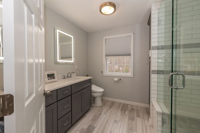 142 River Rd, Pepperell, MA 01463