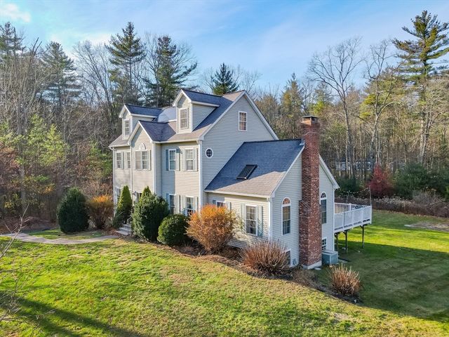 142 River Rd, Pepperell, MA 01463