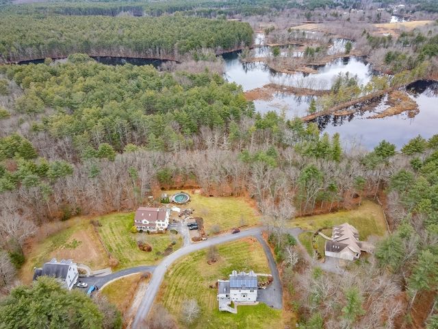 142 River Rd, Pepperell, MA 01463