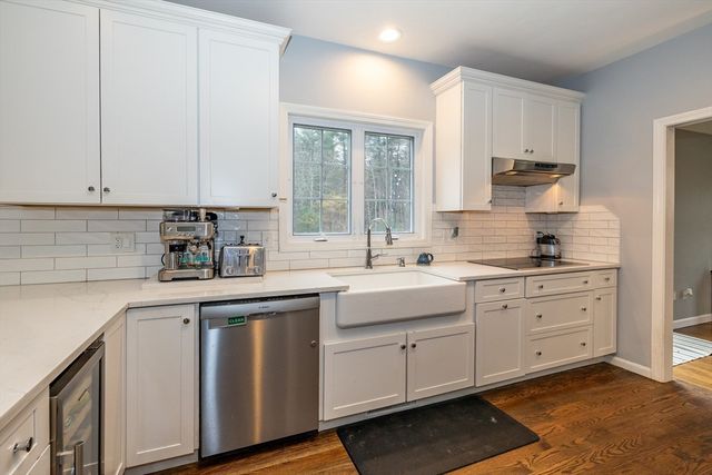 142 River Rd, Pepperell, MA 01463