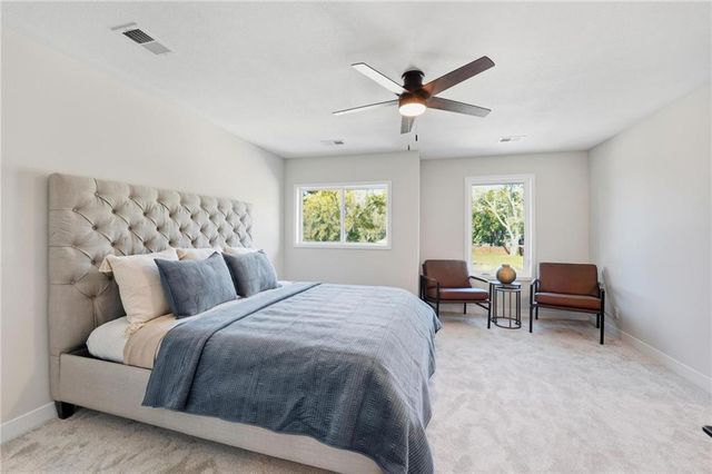 213 NW Orchard Court, Lee's Summit, MO 64063