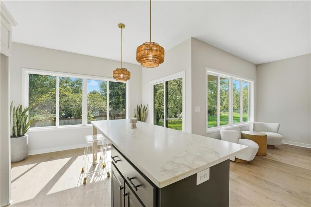 213 NW Orchard Court, Lee's Summit, MO 64063