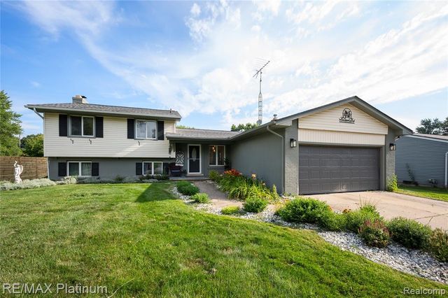 1329 Rollins Street, Grand Blanc, MI 48439