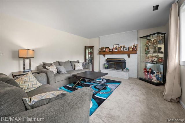 1329 Rollins Street, Grand Blanc, MI 48439