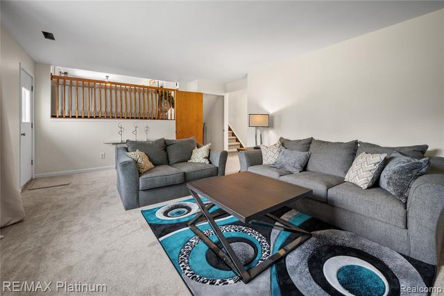 1329 Rollins Street, Grand Blanc, MI 48439