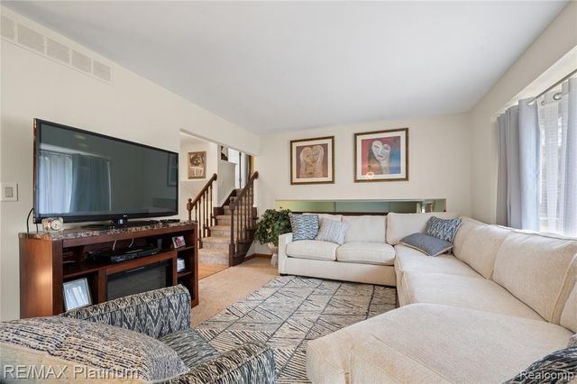 1329 Rollins Street, Grand Blanc, MI 48439