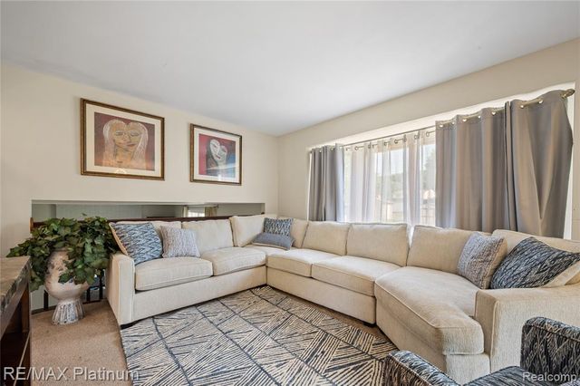 1329 Rollins Street, Grand Blanc, MI 48439