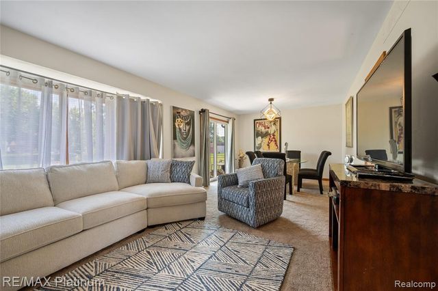 1329 Rollins Street, Grand Blanc, MI 48439