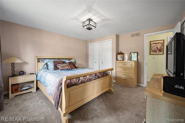 1329 Rollins Street, Grand Blanc, MI 48439