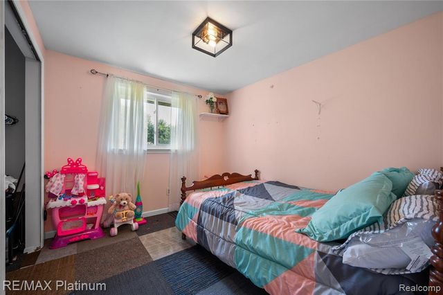 1329 Rollins Street, Grand Blanc, MI 48439