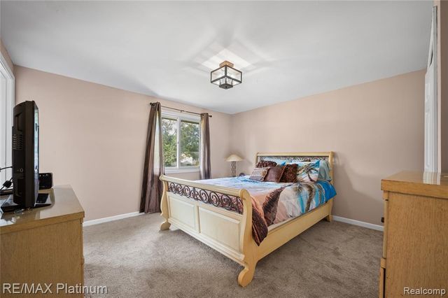 1329 Rollins Street, Grand Blanc, MI 48439