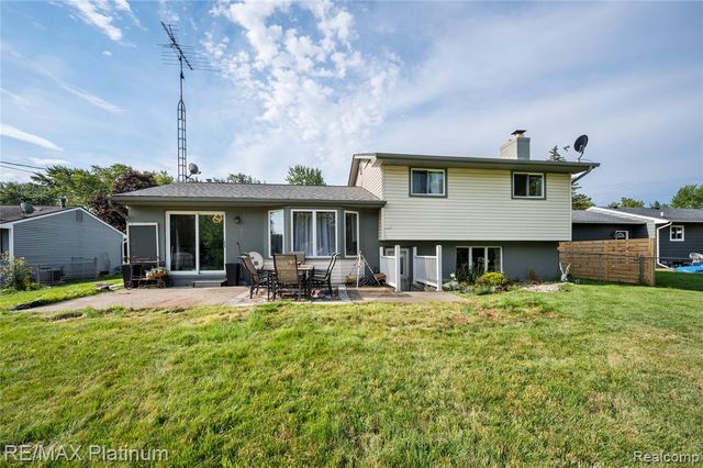 1329 Rollins Street, Grand Blanc, MI 48439