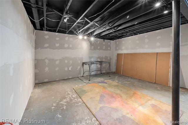 1329 Rollins Street, Grand Blanc, MI 48439