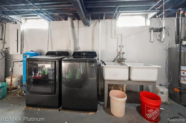 1329 Rollins Street, Grand Blanc, MI 48439