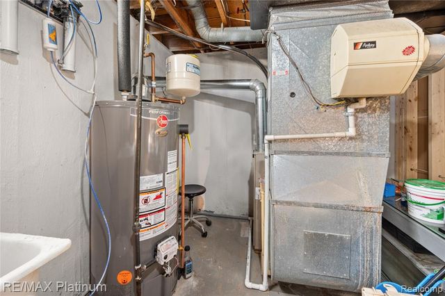 1329 Rollins Street, Grand Blanc, MI 48439