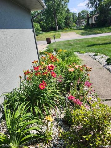 1329 Rollins Street, Grand Blanc, MI 48439